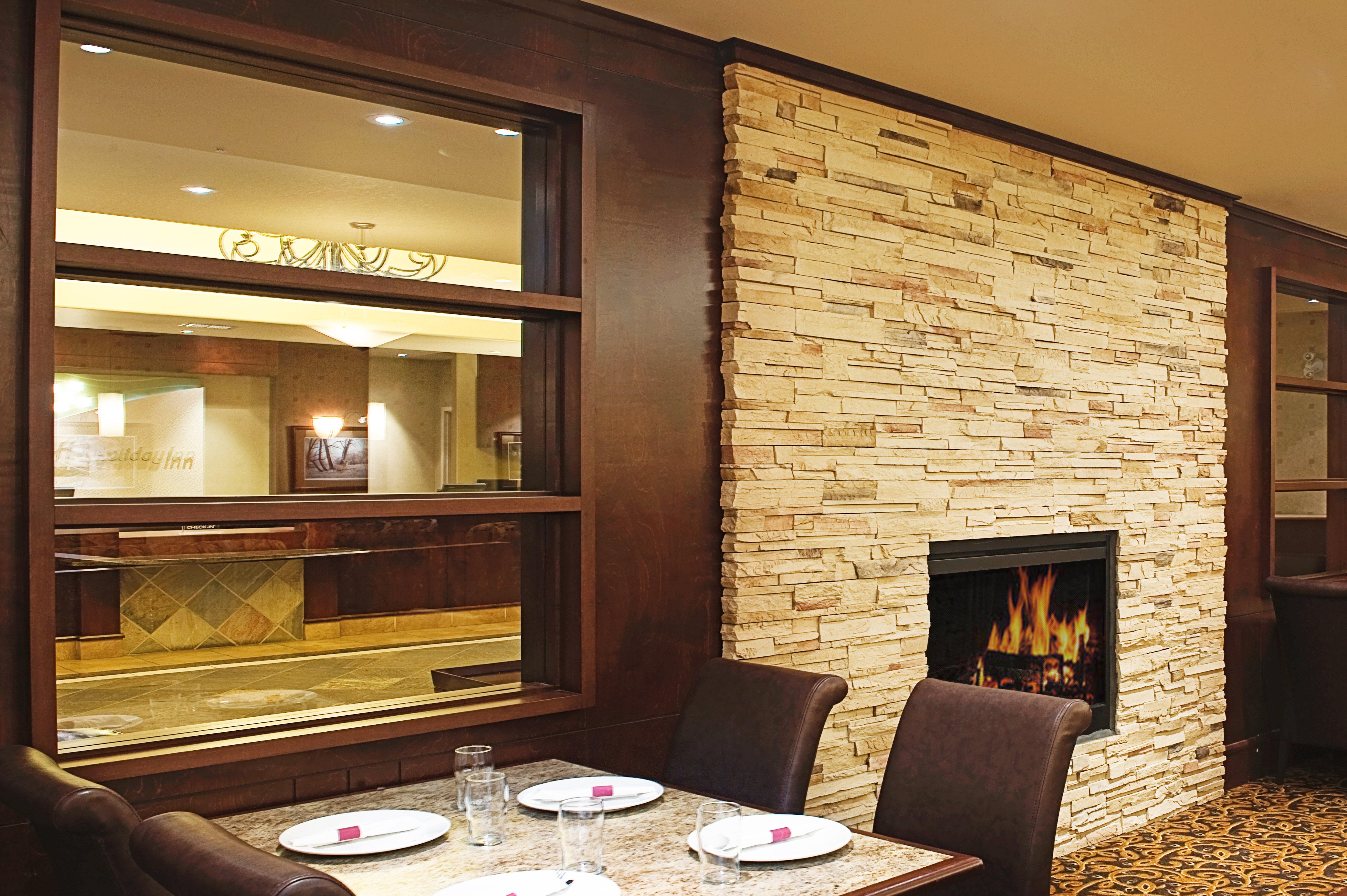 Holiday Inn & Suites Lloydminster By Ihg Bagian luar foto