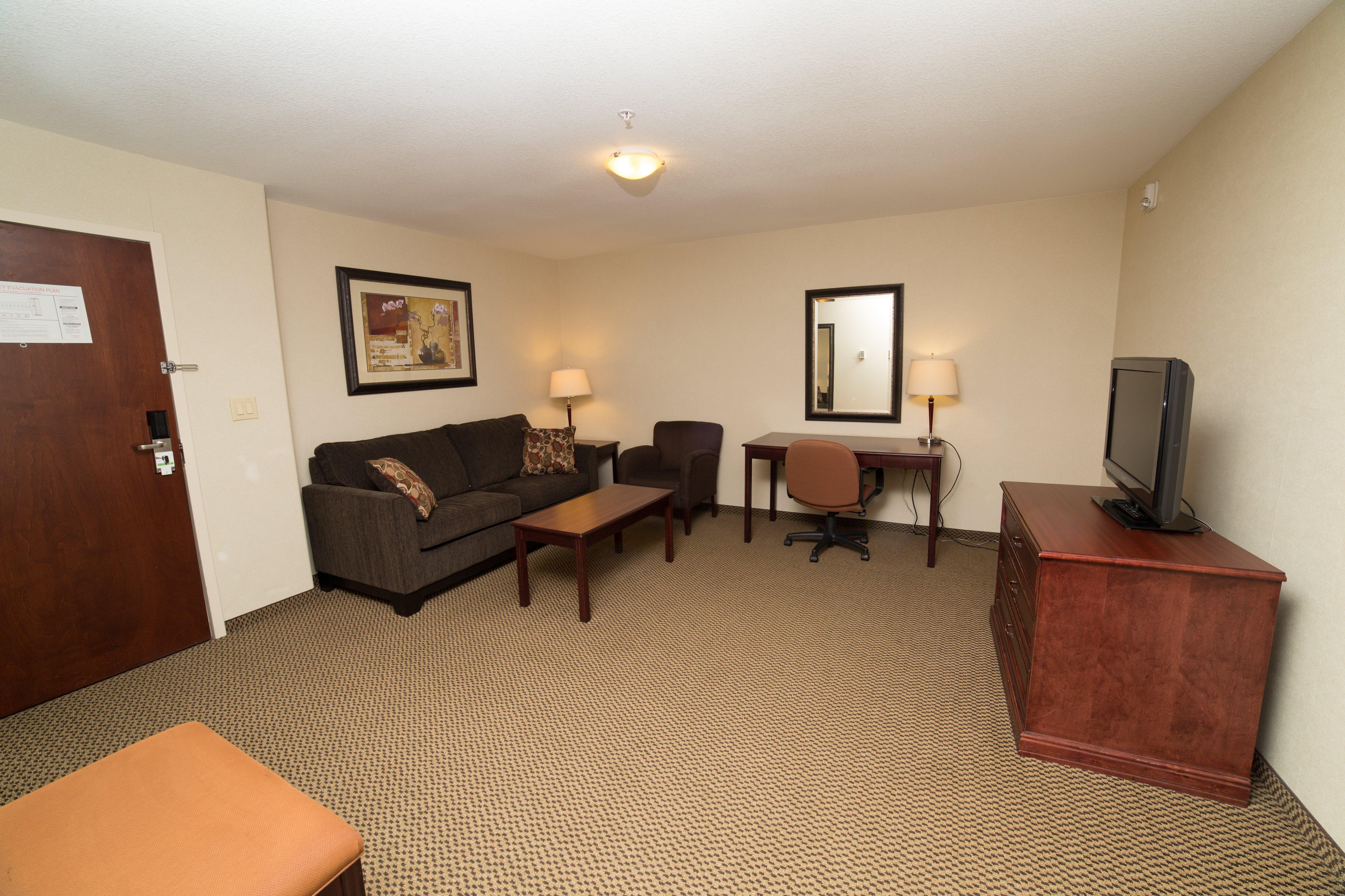 Holiday Inn & Suites Lloydminster By Ihg Bagian luar foto